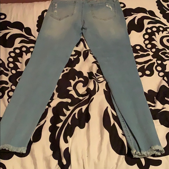 Light wash ripped jeans - Picture 3 of 3